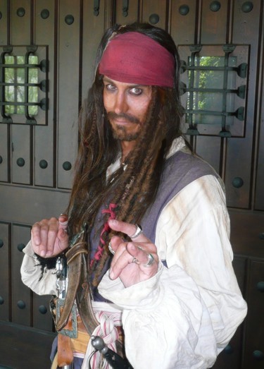 a picture of captain Jack Sparrow impersonator pirate entertainer for hire for a pirate party or event