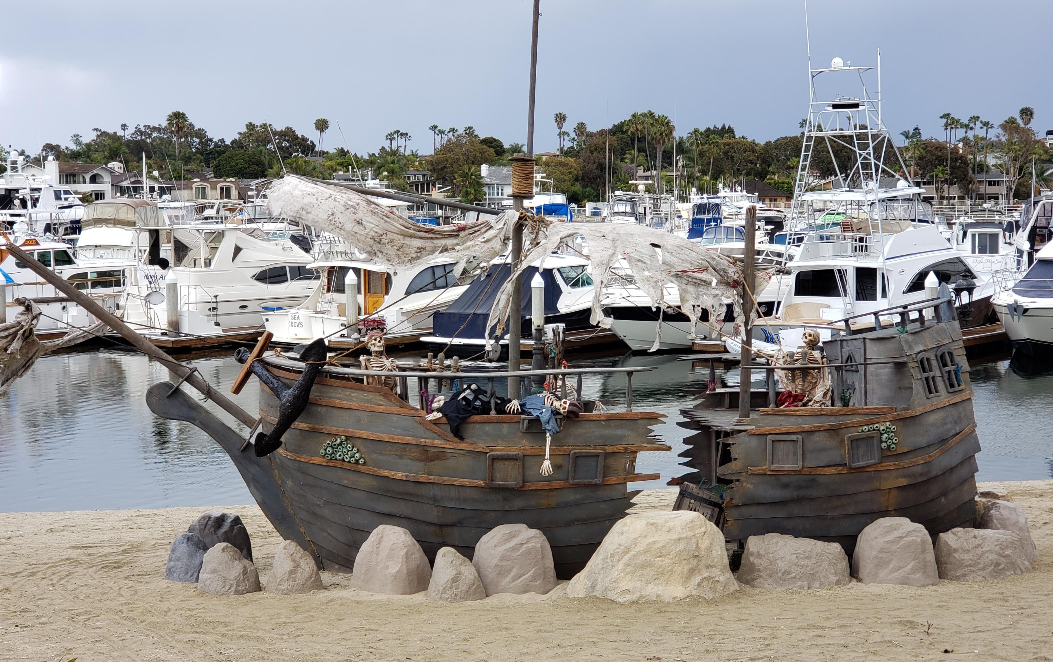 shipwreck prop for rent