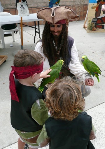 Parrot Jack the pirate entertainer at Ventura Pirate festival